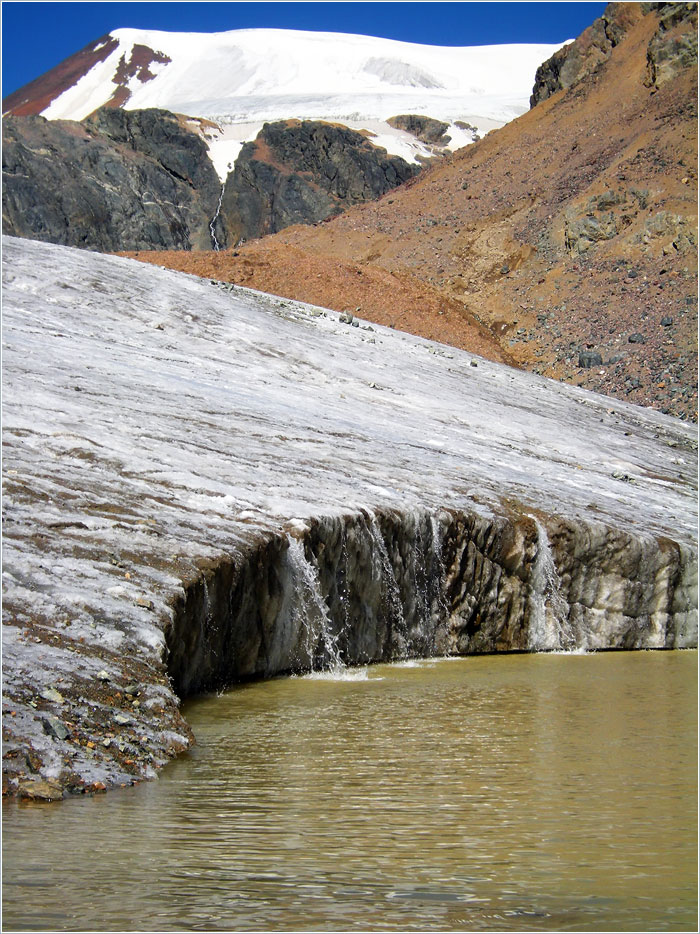 Заилийский Алатау, Тянь-Шань, Казахстан. Ручьи с ледника Кокбулак
