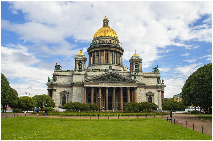 Колоннада Исаакиевского собора. Санкт-Петербург.  Фото.