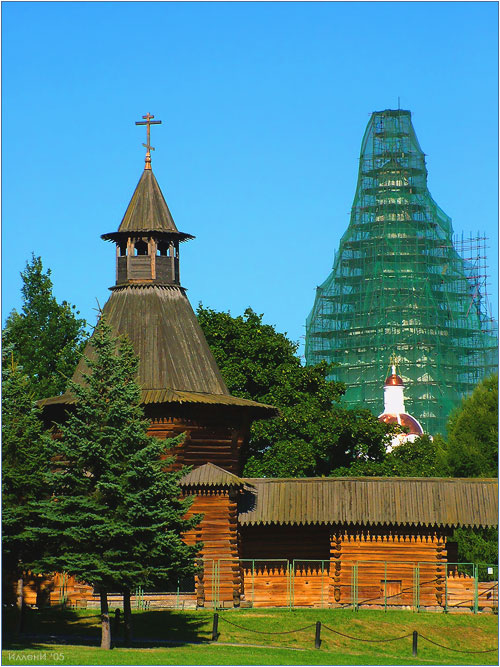 Коломенское. Надвратная башня Николо - Карельского монастыря в Вознесенском саду