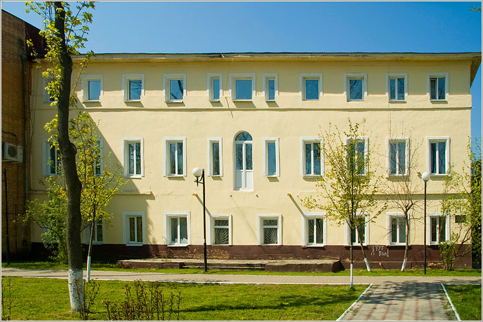 Можайск. Здание, в котором в 1918 году размещался совет рабочих, солдатских и крестьянских депутатов.