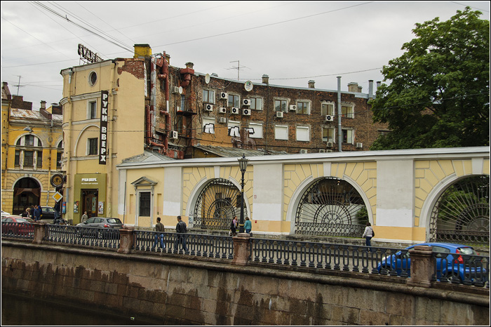 Типично Питерский дом на канале Грибоедова. 