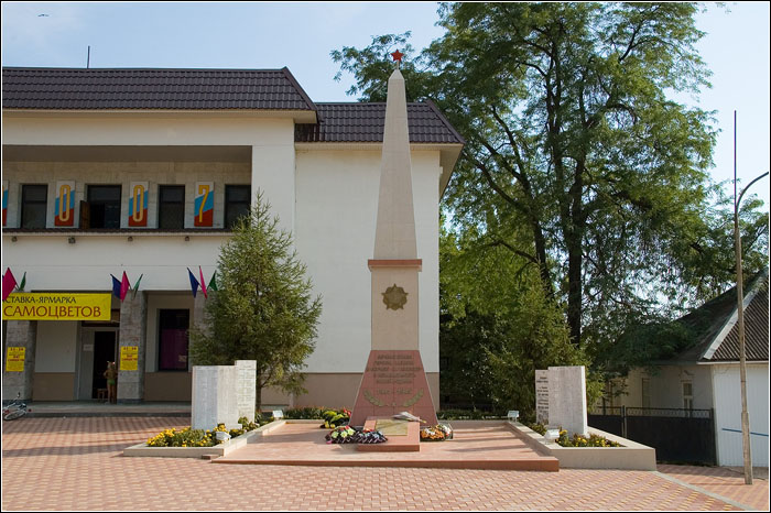 Монумент павшим в Великую Отечественную войну 1941-1945 годов. Архипо-Осиповка. Чёрное море.