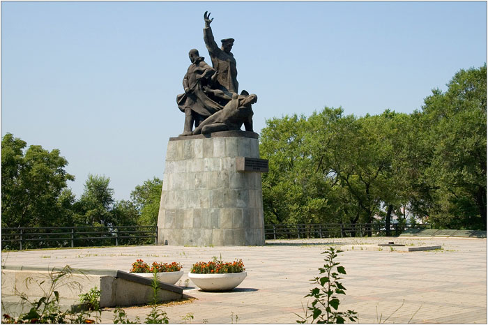 Владивосток. Памятник военным.