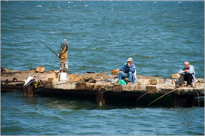 Владивосток. Рыбаки и мусор.