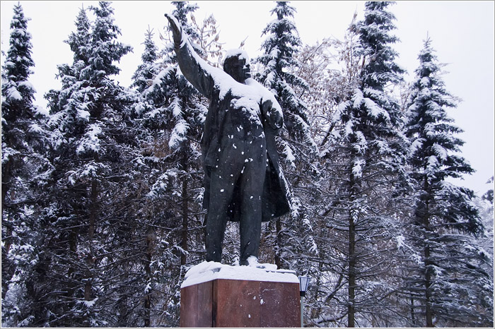 Зима. Власиха. Фото. Памятник Ленину.